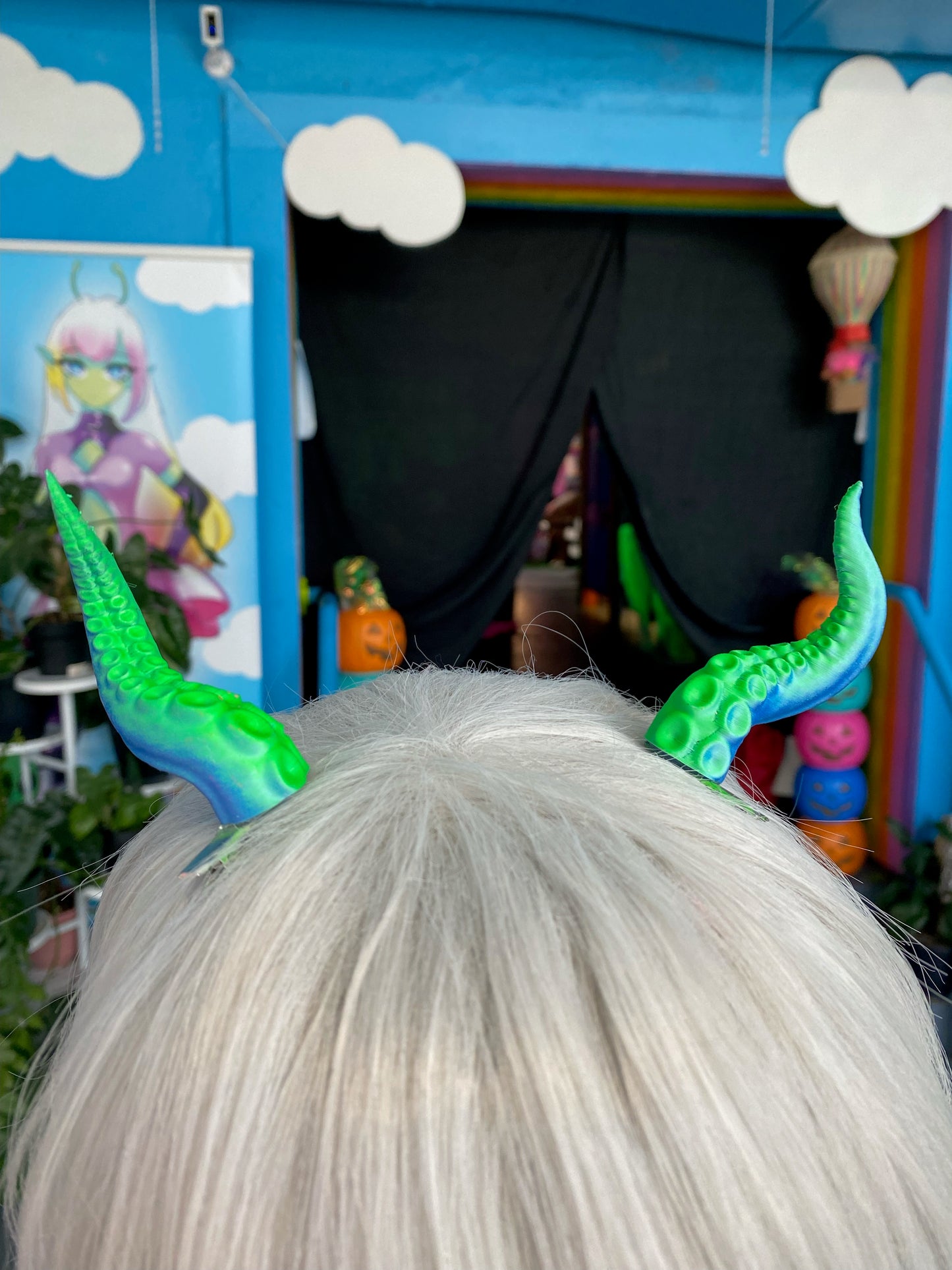 Small Tentacle Horn Hair Clips