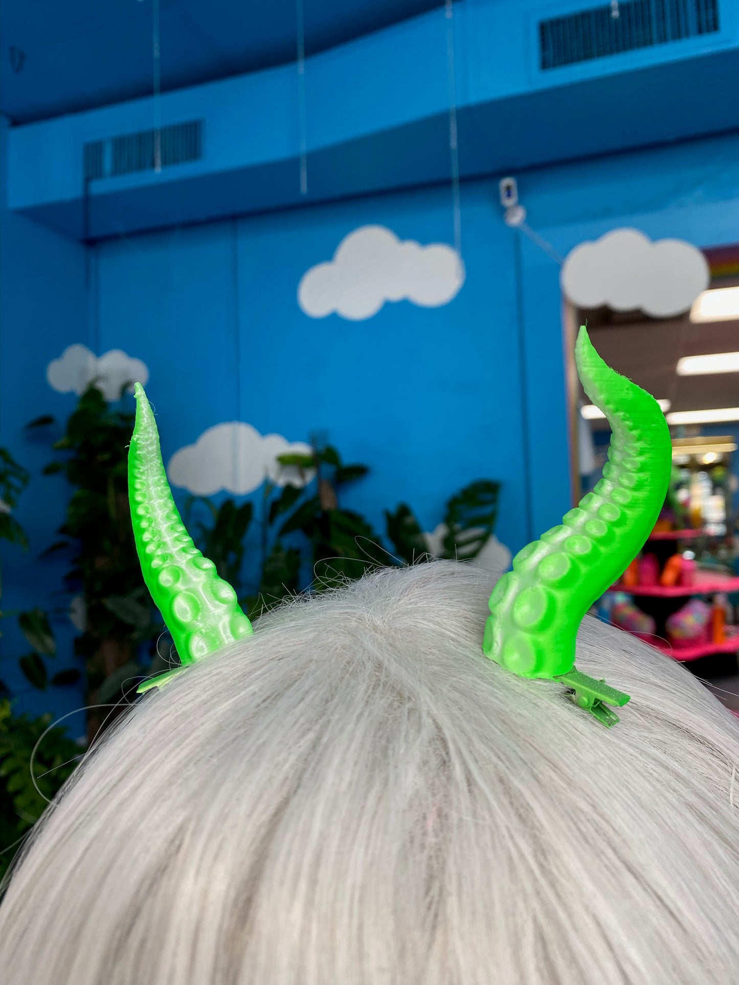 Small Tentacle Horn Hair Clips