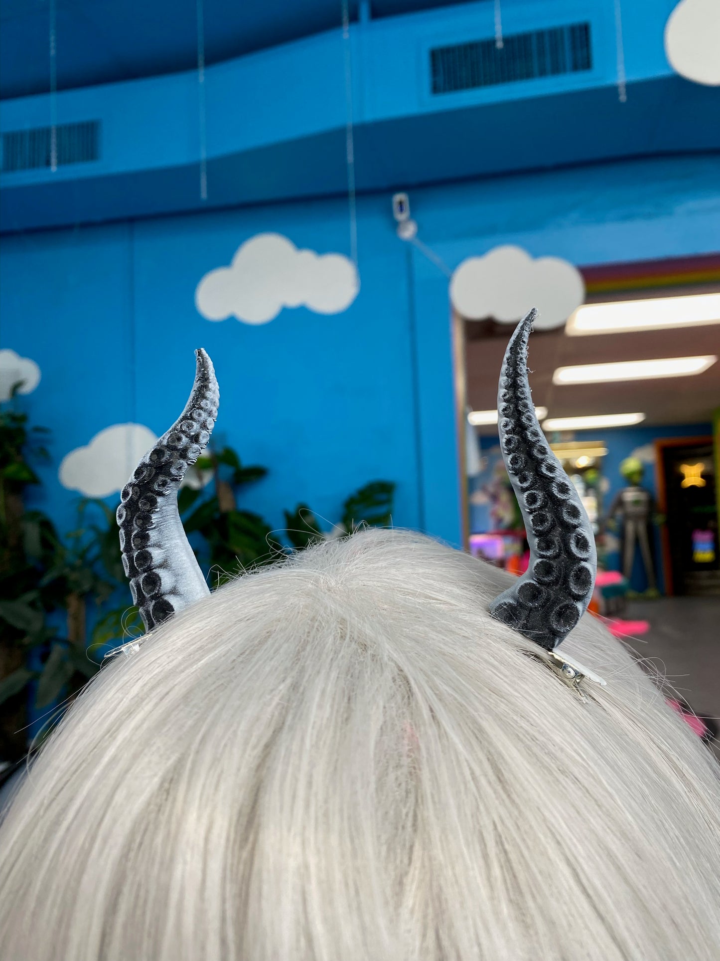 Small Tentacle Horn Hair Clips